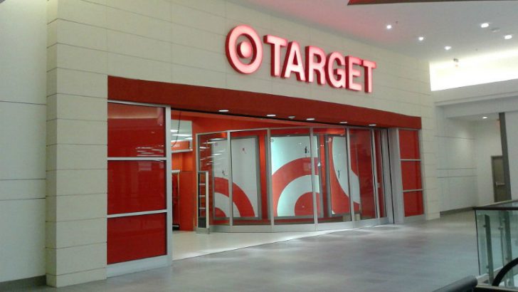 2nd floor entrance of Target store, Springfield, IL By Ser Amantio di Nicolao (Own work) [CC BY-SA 3.0 (http://creativecommons.org/licenses/by-sa/3.0)], via Wikimedia Commons
