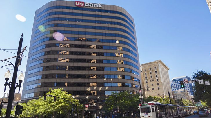 The US Bank Building, formerly Wells Fargo Plaza, in Salt Lake City, Utah, USA. By Ricardo630 (Own work) [CC BY-SA 3.0 (http://creativecommons.org/licenses/by-sa/3.0)], via Wikimedia Commons