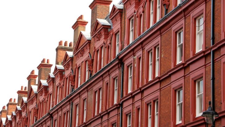 London (https://pixabay.com/en/london-facade-chimney-1029191/)