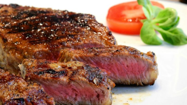 Steak (https://pixabay.com/en/steak-meat-beef-eat-food-2272464/)