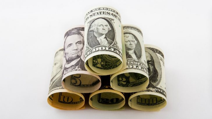 Dollars (https://pixabay.com/en/dollar-money-currency-trade-1974694/)