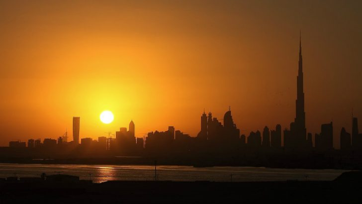 Dubai (https://pixabay.com/en/night-dubai-sunset-2295094/)