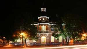 The Anne Arundel County Courthouse in Annapolis. Something Original at English Wikipedia [CC BY-SA 3.0 (https://creativecommons.org/licenses/by-sa/3.0)], via Wikimedia Commons