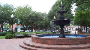 Marietta, Georgia. Taken from Glover Park in the town square, September 2006. (Image credit HowardSF [Public domain], from Wikimedia Commons)