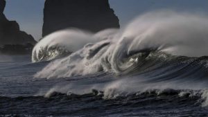 BEACH WAVES Image credit Pixabay/Roger Mosley