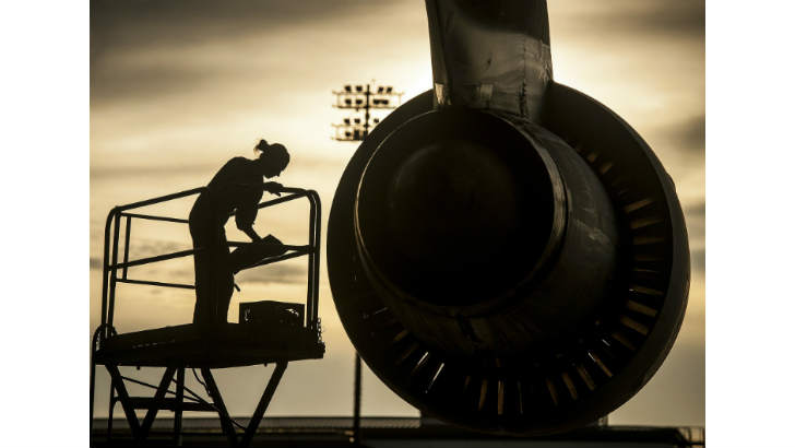 Mechanic on aircraft Image credit Pixabay/12019