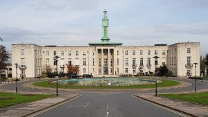Waltham Forest Town Hall - Irid Escent, CC BY-SA 2.0 <https://creativecommons.org/licenses/by-sa/2.0>, via Wikimedia Commons