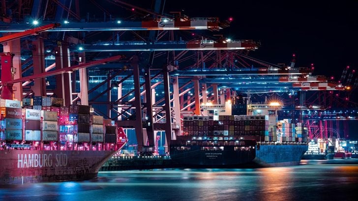 UK businesses urged to prepare now as US scraps duty-free exemption
