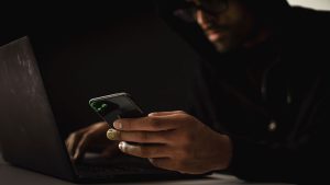 Scammers are turning to mobile app fraud - know the risks - Photo by Sora Shimazaki on Pexels