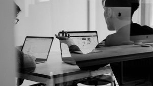 From gut feel to data: why enterprises are replacing manager instinct with workforce analytics - Photo by charlesdeluvio on Unsplash - Man using MacBook photo – Free Office Image on Unsplash